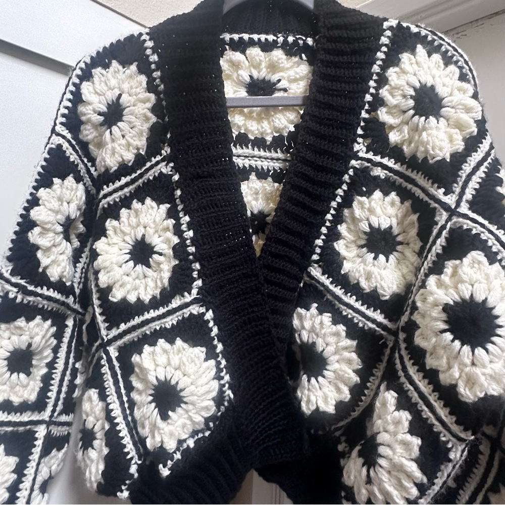 ✨HANDMADE Black and White Crochet Granny Square Floral Chunky Sweater Cardigan - Picture 5 of 5